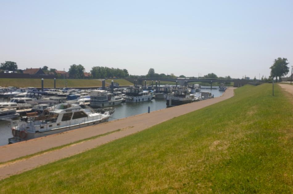 biete-kajuetbootmotorboot