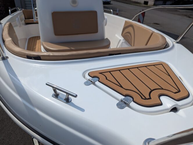 gfk-motorboot-mittelkonsole-80-ps-mercury-trailer