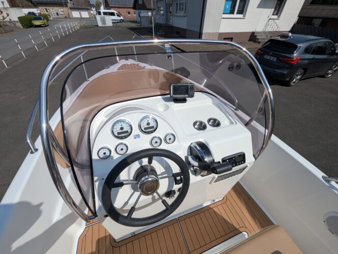 gfk-motorboot-mittelkonsole-80-ps-mercury-trailer