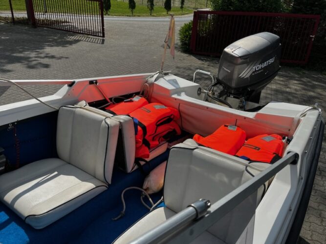 motorboot-sportboot-inkl-aussenborder-und-trailer