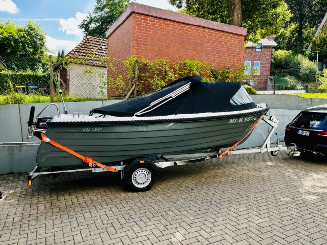 biete-hier-ein-kleinboot-mit-passendem-trailer-und-umfangreichen-zubehoer