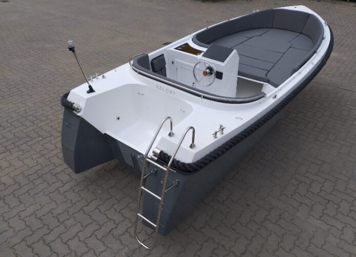 biete-hier-ein-kleinboot-mit-passendem-trailer-und-umfangreichen-zubehoer