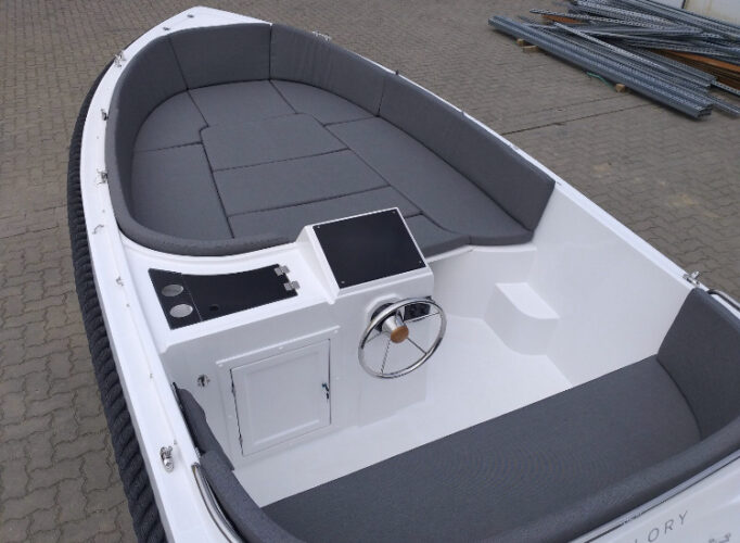 biete-hier-ein-kleinboot-mit-passendem-trailer-und-umfangreichen-zubehoer