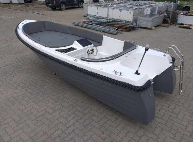 biete-hier-ein-kleinboot-mit-passendem-trailer-und-umfangreichen-zubehoer