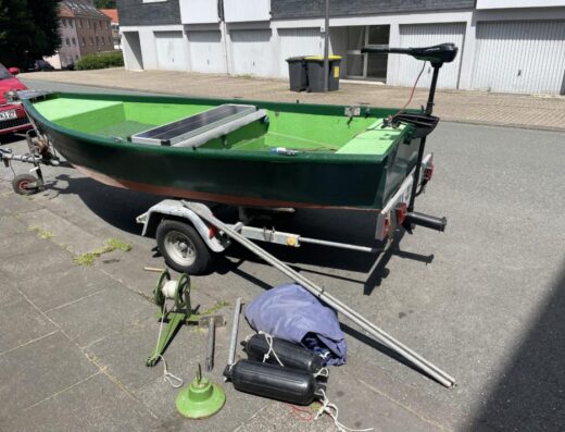 Angelboot komplett mit Solar, 2 E-Motoren und Trailer TÜV 7/24