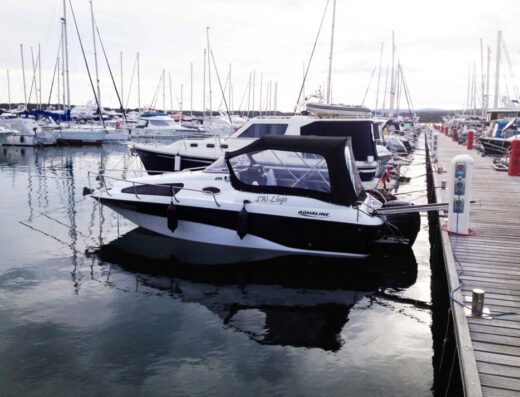 Aqualine 690 auf Trailer 150 PS, NEU 2021, Wochencharter, Kajütboot