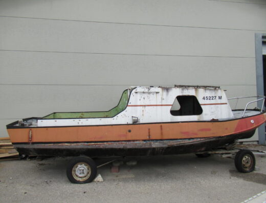 Bastler Stahlboot entkernt 6 m mit Hafentrailer