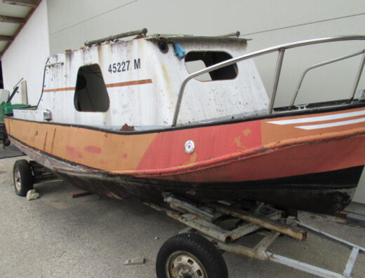 Bastler Stahlboot entkernt 6 m mit Hafentrailer