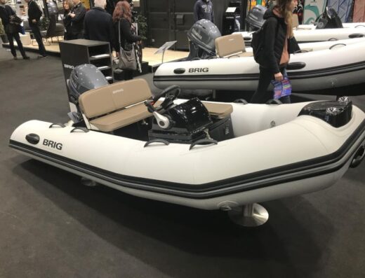 Brig Falcon 330 Tender & Yamaha 20PS