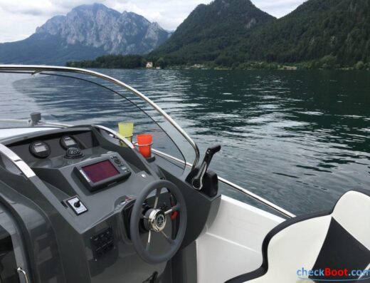 GALIA 630 Sundeck mit 200 PS Yamaha AB und Tandemtrailer aus Edelstahl