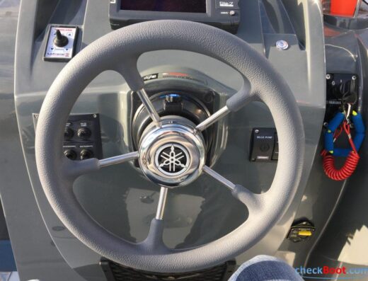 GALIA 630 Sundeck mit 200 PS Yamaha AB und Tandemtrailer aus Edelstahl