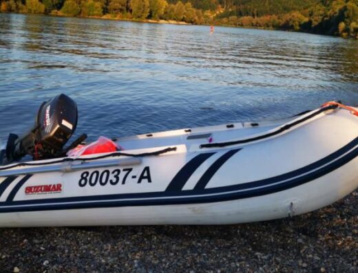 Motorboot / Schlauchboot mit 10 PS Motor