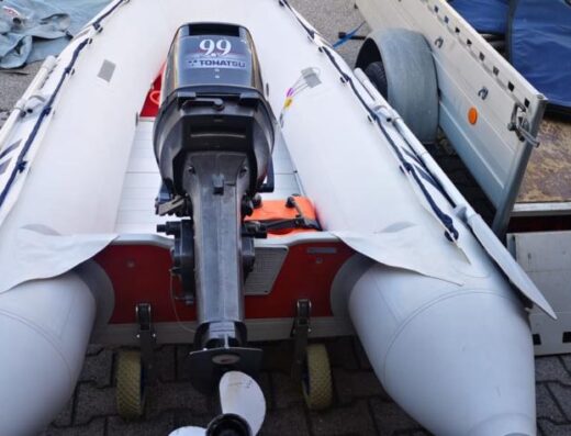 Motorboot / Schlauchboot mit 10 PS Motor