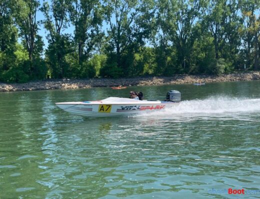 Phantom 18 Motorboot mit Straßentrailer auch Tausch