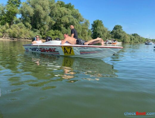 Phantom 18 Motorboot mit Straßentrailer auch Tausch
