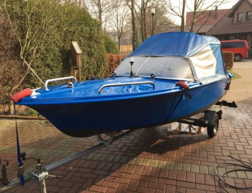 Top Boot mit 25 ps Motor