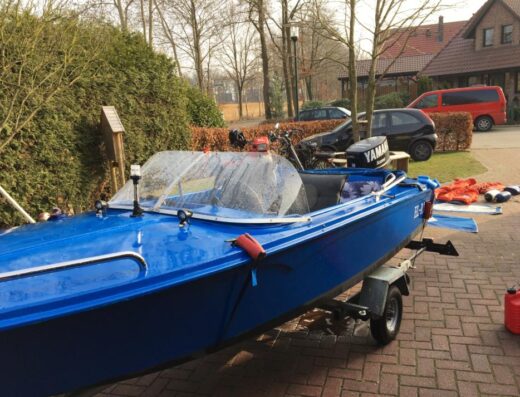Top Boot mit 25 ps Motor
