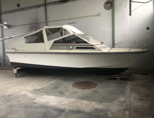 Windy 24 Motorboot Klassiker zum Herrichten oder Ausschlachten