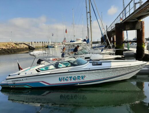 Formula 242 LS Motorboot mit Trailer Sportboot Speedboot 7,4L V8 Penta Duoprop
