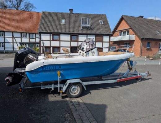 GFK Motorboot Mittelkonsole 80 PS Mercury + Trailer