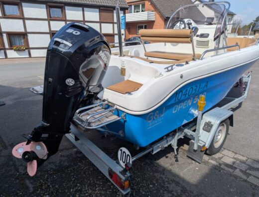 GFK Motorboot Mittelkonsole 80 PS Mercury + Trailer