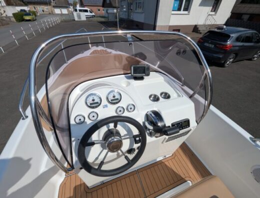 GFK Motorboot Mittelkonsole 80 PS Mercury + Trailer