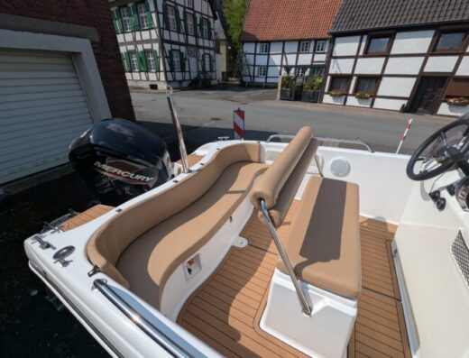GFK Motorboot Mittelkonsole 80 PS Mercury + Trailer