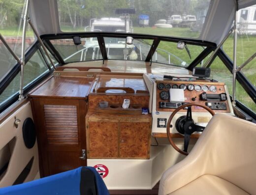 Glastron Aventura II