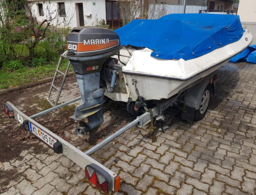 Gutes Sportboot/ Motorboot mit Anhänger