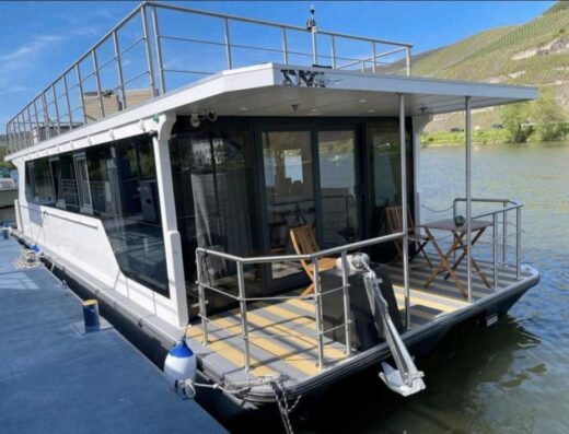 Hausboot / Wohnboot Winterfest