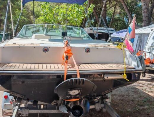 Invader Motorboote