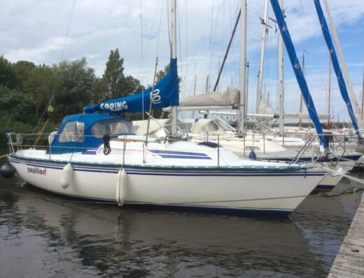 Kleine, englische Yacht: Contessa MG 27