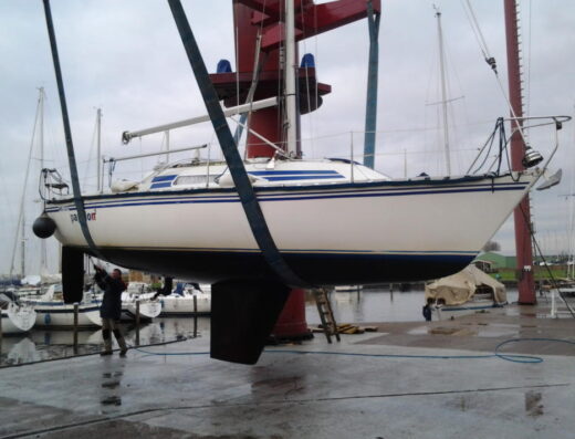 Kleine, englische Yacht: Contessa MG 27