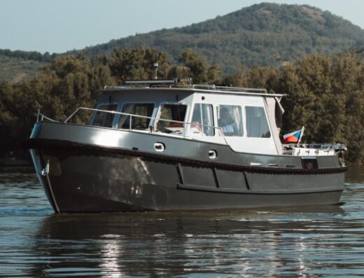 Kreuzfahrt-Motoryacht  Jantar-98