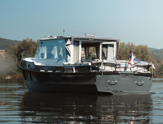 Kreuzfahrt-Motoryacht  Jantar-98