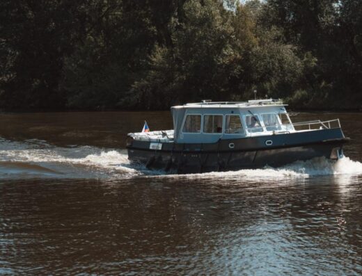 Kreuzfahrt-Motoryacht  Jantar-98