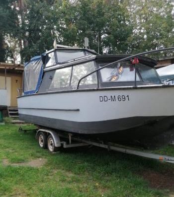 Motor kajütboot