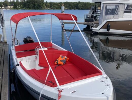 Motorboot Corsiva 475 New Age: Liegefläche, Badeleiter, Mercury 15 PS – führerscheinfrei