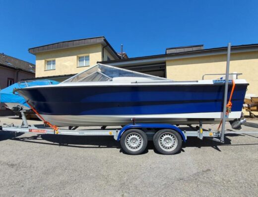 Motorboot der Marke Saphir inkl. Trailer
