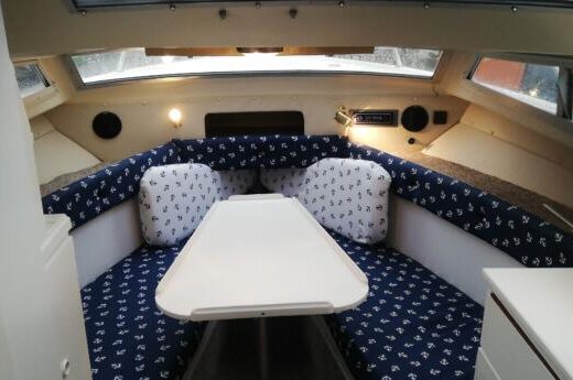 Motorboot mit 4 Schlafplätzen