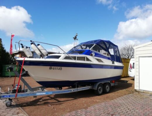 Motorboot mit 4 Schlafplätzen