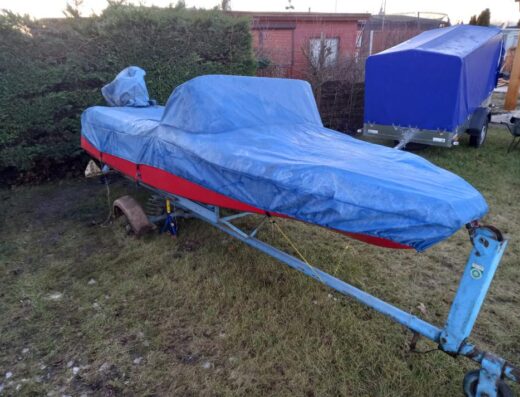 Motorboot mit Anhänger