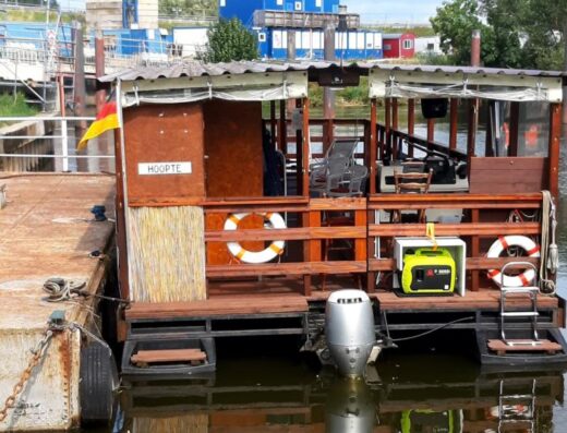 Partyfloss Motortrimaran