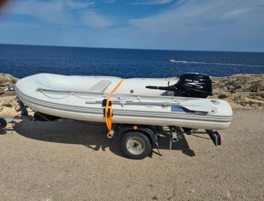 Schlauchboot , Festrumpf