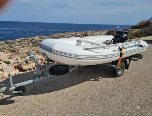 Schlauchboot , Festrumpf