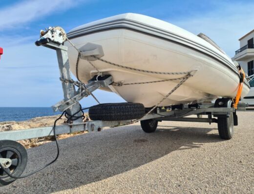 Schlauchboot , Festrumpf