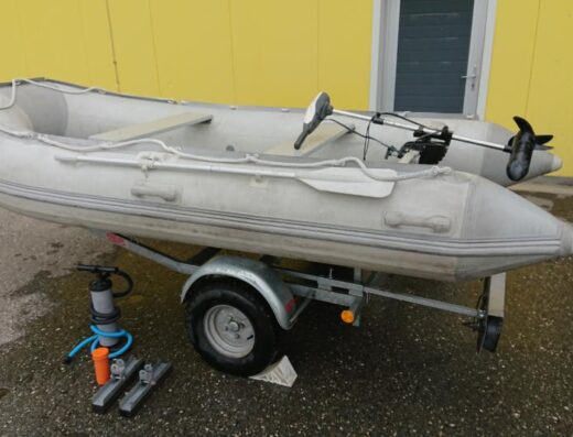 Schlauchboot inkl. E-Motor und Hänger