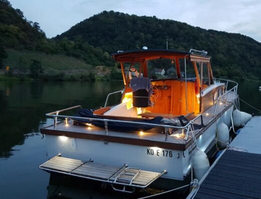 Wunderschönes Holzboot