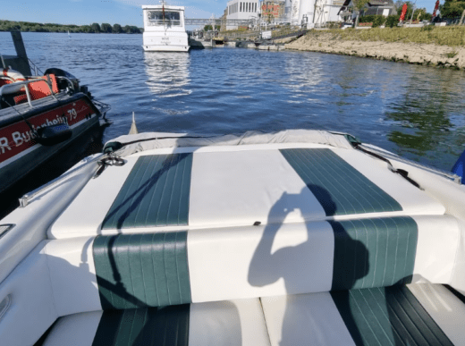 Sea Ray 220 OV (Overnighter)