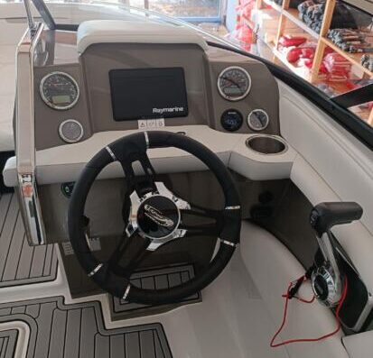 Viper 225 Toxxic mit Liegeplatz